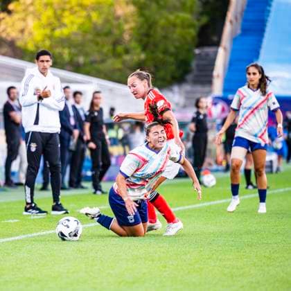 September 7, 2025, Estoril, Lisbon, Portugal: Maile Hayes of Torreense suffers hard foul during the game, between SL Benfica vs Torreense, Vodafone Women s Super Cup 2025, at AntoÂ³nio Coimbra da Mota Stadium, September 7, 2025 Estoril Portugal - ZUMAr200 20250907_zsp_r200_007 Copyright: xNunoxReisinhox