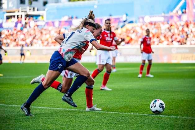 September 7, 2025, Estoril, Lisbon, Portugal: Ava Seelenfreund of Torreense in another attack, during the the game, between SL Benfica vs Torreense, Vodafone Women s Super Cup 2025, at Anto³nio Coimbra da Mota Stadium, September 7, 2025 Estoril Portugal - ZUMAr200 20250907_zsp_r200_014 Copyright: xNunoxReisinhox