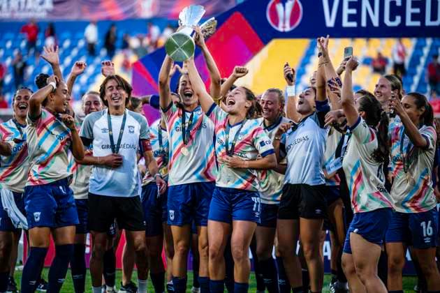 September 7, 2025, Estoril, Lisbon, Portugal: Players from the Torreense team celebrate winning the game, between SL Benfica vs Torreense, Vodafone Women s Super Cup 2025, at AntoÂ³nio Coimbra da Mota Stadium, September 7, 2025 Estoril Portugal - ZUMAr200 20250907_zsp_r200_023 Copyright: xNunoxReisinhox
