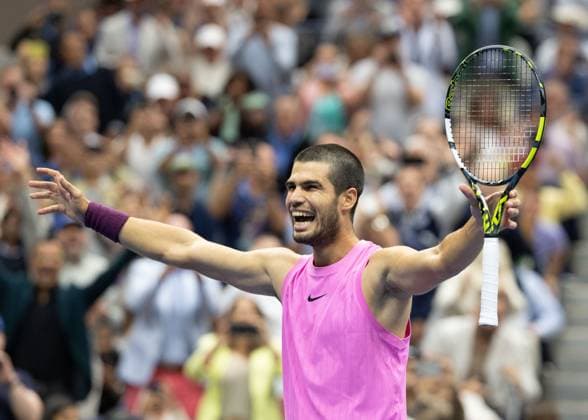 Winner Carlos Alcaraz ESP cheers after the victory, cheers, joy, emotion, Mens Singles, Men s Singles, Final, Final, US Open Championships 2025, USTA Billie Jean King National Tennis Center, Flushing Meadows, New York, USA Copyright: xJuergenxHasenkopfx