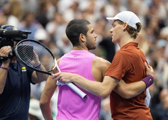 Jannik Sinner congratulates the winner Carlos Alcaraz, Mens Singles, Men s Singles, Final, Final, US Open Championships 2025, USTA Billie Jean King National Tennis Center, Flushing Meadows, New York, USA Copyright: xJuergenxHasenkopfx