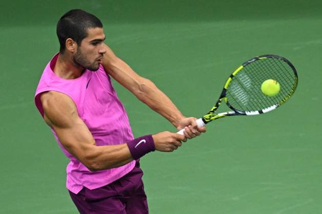 (250908) -- NEW YORK, Sept. 8, 2025 -- Carlos Alcaraz of Spain hits a return during the men s singles final match between Carlos Alcaraz of Spain and Jannik Sinner of Italy at the 2025 US Open tennis championships in New York, the United States, Sept. 7, 2025. ) (SP)U.S.-NEW YORK-TENNIS-US OPEN-MEN S SINGLES-FINAL LixRui 