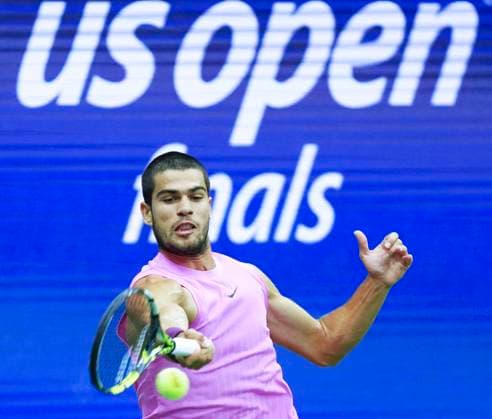 (250908) -- NEW YORK, Sept. 8, 2025 -- Carlos Alcaraz of Spain hits a return during the men s singles final match between Carlos Alcaraz of Spain and Jannik Sinner of Italy at the 2025 US Open tennis championships in New York, the United States, Sept. 7, 2025. ) (SP)U.S.-NEW YORK-TENNIS-US OPEN-MEN S SINGLES-FINAL WuxXiaoling 