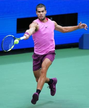 (250908) -- NEW YORK, Sept. 8, 2025 -- Carlos Alcaraz of Spain hits a return during the men s singles final match between Carlos Alcaraz of Spain and Jannik Sinner of Italy at the 2025 US Open tennis championships in New York, the United States, Sept. 7, 2025. ) (SP)U.S.-NEW YORK-TENNIS-US OPEN-MEN S SINGLES-FINAL WuxXiaoling 