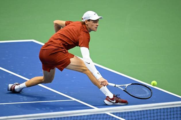 (250908) -- NEW YORK, Sept. 8, 2025 -- Jannik Sinner of Italy hits a return during the men s singles final match between Carlos Alcaraz of Spain and Jannik Sinner of Italy at the 2025 US Open tennis championships in New York, the United States, Sept. 7, 2025. ) (SP)U.S.-NEW YORK-TENNIS-US OPEN-MEN S SINGLES-FINAL LixRui 