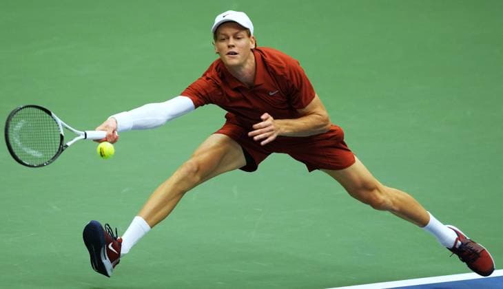 (250908) -- NEW YORK, Sept. 8, 2025 -- Jannik Sinner of Italy hits a return during the men s singles final match between Carlos Alcaraz of Spain and Jannik Sinner of Italy at the 2025 US Open tennis championships in New York, the United States, Sept. 7, 2025. ) (SP)U.S.-NEW YORK-TENNIS-US OPEN-MEN S SINGLES-FINAL WuxXiaoling 