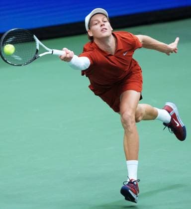 (250908) -- NEW YORK, Sept. 8, 2025 -- Jannik Sinner of Italy hits a return during the men s singles final match between Carlos Alcaraz of Spain and Jannik Sinner of Italy at the 2025 US Open tennis championships in New York, the United States, Sept. 7, 2025. ) (SP)U.S.-NEW YORK-TENNIS-US OPEN-MEN S SINGLES-FINAL WuxXiaoling 
