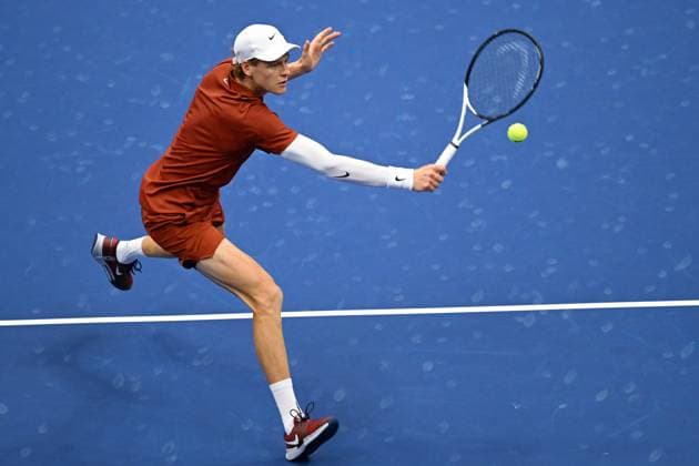 (250908) -- NEW YORK, Sept. 8, 2025 -- Jannik Sinner of Italy hits a return during the men s singles final match between Carlos Alcaraz of Spain and Jannik Sinner of Italy at the 2025 US Open tennis championships in New York, the United States, Sept. 7, 2025. ) (SP)U.S.-NEW YORK-TENNIS-US OPEN-MEN S SINGLES-FINAL LixRui 