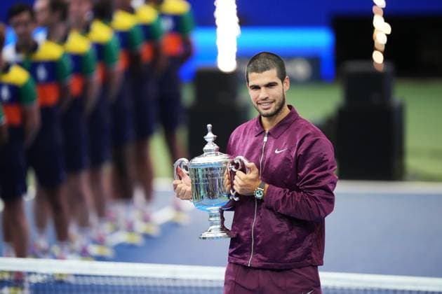 (250908) -- NEW YORK, Sept. 8, 2025 -- Carlos Alcaraz of Spain poses with his trophy after winning the men s singles final match between Carlos Alcaraz of Spain and Jannik Sinner of Italy at the 2025 US Open tennis championships in New York, the United States, Sept. 7, 2025. ) (SP)U.S.-NEW YORK-TENNIS-US OPEN-MEN S SINGLES-FINAL WuxXiaoling 