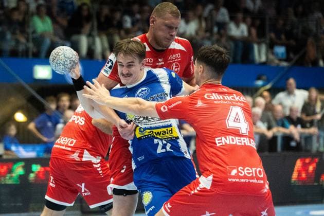 Eisenach , 070925 , 1. Handball Bundesliga THSV Eisenach gegen MT Melsungen Im Bild: Nikolaj Enderleit und Dainis Kristopans (Melsungen) gegen Felix Aelen (Eisenach) *** Eisenach , 070925 , 1 Handball Bundesliga THSV Eisenach vs MT Melsungen In the picture Nikolaj Enderleit and Dainis Kristopans Melsungen vs Felix Aelen Eisenach