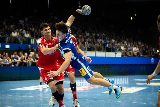 Eisenach , 070925 , 1 Handball Bundesliga THSV Eisenach vs MT Melsungen In the picture Nikolaj Enderleit Melsungen vs Felix Aelen Eisenach