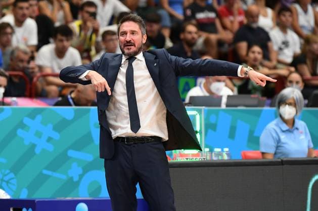 Foto Claudio Grassi LaPresse 08 Settembre 2022 - Assago, Italia - basket - Gran Bretagna vs Italia - Campionato europeo di pallacanestro EuroBasket 2022 - Mediolanum Forum. Nella foto: Gianmarco Pozzecco (head coach Italy) September 08, 2022 Assago, Italy - sport, basketball - Great Britain vs Italy - European Basketball Championship EuroBasket 2022- Mediolanum Forum. In the pic: Gianmarco Pozzecco (head coach Italy)  Copyright: xClaudioxGrassi LaPressex
