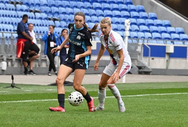 Football : Arkema Premiere Ligue + OL Lyonnes V Marseille 07 09 2025 Jenny Perret of Marseille and Ada Hegerberg of OL Lyonnes during the Arkema Premiere Ligue match between Lyon and Marseille at Groupama Stadium Decines Charpieu on September 7, 2025 in Lyon, France  Copyright: xALLILI_MOURADx