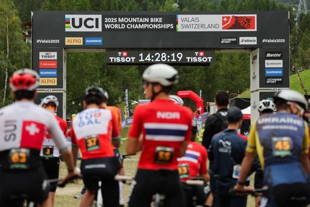 2025 UCI Mountain Bike World Championships Picture by Alex Whitehead SWpix.com - 08 09 2025 - Cycling - 2025 UCI Mountain Bike World Championships - Cross-country Short Track - ChampÃ ry, Valais, Switzerland - Men Under-23 Qualification Heat 1 - Riders lined up on the start line Copyright: x xSWpix.comx(t axPhotographyxHubxLtd)xAlexxWhitehead SWpix.comx SWP-3030-2879
