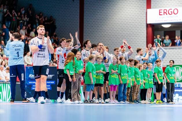 Run-in of the team of SG Flensburg Handewitt GER, GWD Minden vs SG Flensburg Handewitt, Handball, 1 Bundesliga, Matchday 3, Season 2025 2026, 08 09 2025 GER, GWD Minden vs SG Flensburg Handewitt, Handball, 1 Bundesliga, Matchday 3, Season 2025 2026, 08 09 2025 Luebbecke Copyright: xEibner-Pressefoto JanxRollingerx EP_JSK