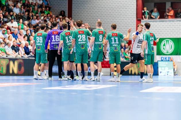 Welcome of the teams GER, GWD Minden vs SG Flensburg Handewitt, Handball, 1 Bundesliga, Matchday 3, Season 2025 2026, 08 09 2025 GER, GWD Minden vs SG Flensburg Handewitt, Handball, 1 Bundesliga, Matchday 3, Season 2025 2026, 08 09 2025 Luebbecke Copyright: xEibner-Pressefoto JanxRollingerx EP_JSK