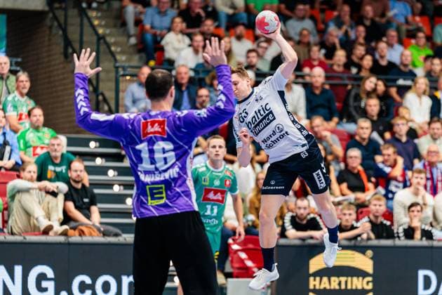 v l Tibor Ivanisevic GWD Minden, 16 , Domen Novak SG Flensburg Handewitt, 63 GER, GWD Minden vs SG Flensburg Handewitt, Handball, 1 Bundesliga, Matchday 3, Season 2025 2026, 08 09 2025 GER, GWD Minden vs SG Flensburg Handewitt, Handball, 1 Bundesliga, Matchday 3, Season 2025 2026, 08 09 2025 Luebbecke Copyright: xEibner-Pressefoto JanxRollingerx EP_JSK