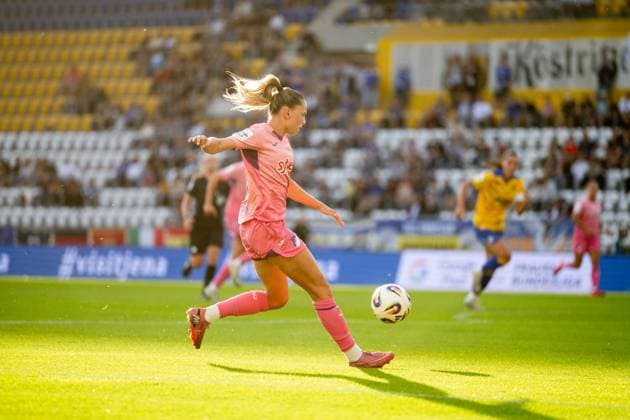 Jill Janssens TSG Hoffenheim, 09 on the ball, GER, TSG 1899 Hoffenheim vs FC Carl Zeiss Jena, Football Google Pixel Women Bundesliga, 1 Matchday, Season 2025 2026, 08 09 2025 DFB regulations prohibit any use of photographs as image sequences and or quasi video GER, TSG 1899 Hoffenheim vs FC Carl Zeiss Jena, Football Google Pixel Women Bundesliga, 1 Matchday, Season 2025 2026, 08 09 2025 Jena Copyright: xEibner-Pressefoto Memmlerx EP_MMR