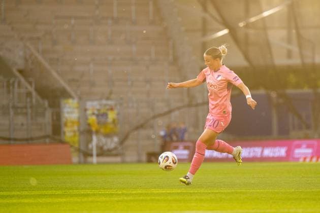 Laura Gloning TSG Hoffenheim, 20 on the ball, GER, TSG 1899 Hoffenheim vs FC Carl Zeiss Jena, Football Google Pixel Frauen Bundesliga, 1 Spieltag, Saison 2025 2026, 08 09 2025 DFB regulations prohibit any use of photographs as image sequences and or quasi video GER, TSG 1899 Hoffenheim vs FC Carl Zeiss Jena, Football Google Pixel Frauen Bundesliga, 1 Spieltag, Saison 2025 2026, 08 09 2025 Jena Copyright: xEibner-Pressefoto Memmlerx EP_MMR