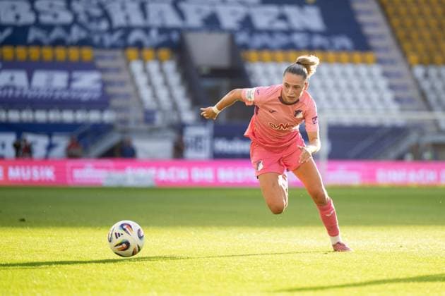 Jill Janssens TSG Hoffenheim, 09 on the ball, GER, TSG 1899 Hoffenheim vs FC Carl Zeiss Jena, Football Google Pixel Women Bundesliga, 1 Matchday, Season 2025 2026, 08 09 2025 DFB regulations prohibit any use of photographs as image sequences and or quasi video GER, TSG 1899 Hoffenheim vs FC Carl Zeiss Jena, Football Google Pixel Women Bundesliga, 1 Matchday, Season 2025 2026, 08 09 2025 Jena Copyright: xEibner-Pressefoto Memmlerx EP_MMR