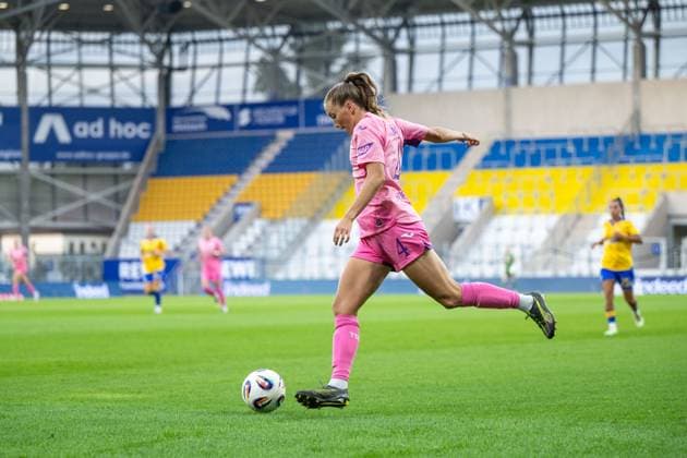 Lisann Kaut TSG Hoffenheim, 04 am Ball, GER, TSG 1899 Hoffenheim vs FC Carl Zeiss Jena, Football Google Pixel Frauen Bundesliga, 1 Spieltag, Saison 2025 2026, 08 09 2025 DFB regulations prohibit any use of photographs as image sequences and or quasi video GER, TSG 1899 Hoffenheim vs FC Carl Zeiss Jena, Football Google Pixel Frauen Bundesliga, 1 Spieltag, Saison 2025 2026, 08 09 2025 Jena Copyright: xEibner-Pressefoto Memmlerx EP_MMR