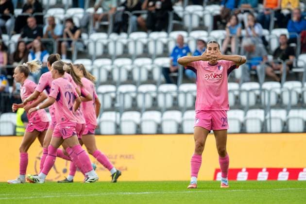 Selina Cerci TSG Hoffenheim, 29 and team celebrate the goal for 0 1, GER, TSG 1899 Hoffenheim vs FC Carl Zeiss Jena, Football Google Pixel Women Bundesliga, 1 Matchday, Season 2025 2026, 08 09 2025 DFB regulations prohibit any use of photographs as image sequences and or quasi video GER, TSG 1899 Hoffenheim vs FC Carl Zeiss Jena, Football Google Pixel Women Bundesliga, 1 Matchday, Season 2025 2026, 08 09 2025 Jena Copyright: xEibner-Pressefoto Memmlerx EP_MMR