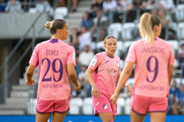 Laura Gloning TSG Hoffenheim, 20 , before Selina Cerci TSG Hoffenheim, 29 , Jill Janssens TSG Hoffenheim, 09 , GER, TSG 1899 Hoffenheim vs FC Carl Zeiss Jena, Fussball Google Pixel Frauen Bundesliga, 1 Spieltag, Saison 2025 2026, 08 09 2025 DFB regulations prohibit any use of photographs as image sequences and or quasi video GER, TSG 1899 Hoffenheim vs FC Carl Zeiss Jena, Fussball Google Pixel Frauen Bundesliga, 1 Spieltag, Saison 2025 2026, 08 09 2025 Jena Copyright: xEibner-Pressefoto Memmlerx EP_MMR