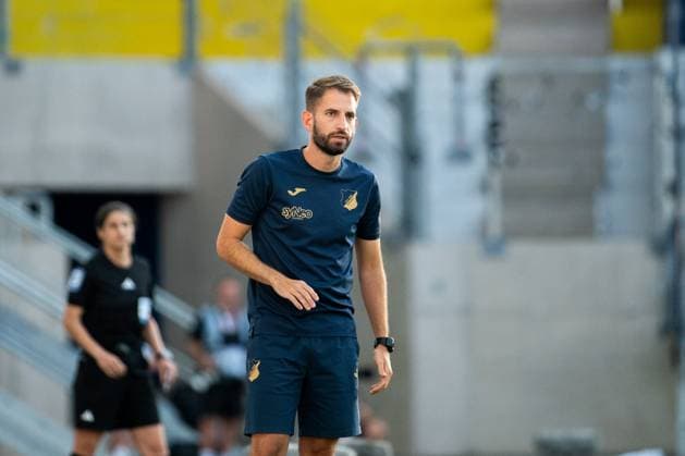 Theodoros Dedes TSG Hoffenheim, Trainer , GER, TSG 1899 Hoffenheim vs FC Carl Zeiss Jena, Fußball Google Pixel Frauen Bundesliga, 1 Spieltag, Saison 2025 2026, 08 09 2025 DFB regulations prohibit any use of photographs as image sequences and or quasi video GER, TSG 1899 Hoffenheim vs FC Carl Zeiss Jena, Fussball Google Pixel Frauen Bundesliga, 1 Spieltag, Saison 2025 2026, 08 09 2025 Jena Copyright: xEibner-Pressefoto Memmlerx EP_MMR