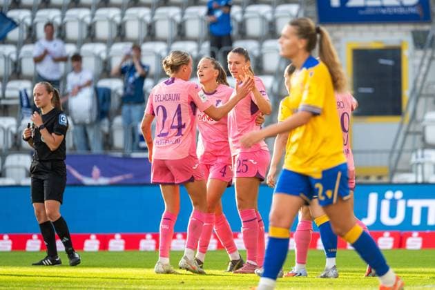 Melissa Koessler TSG Hoffenheim, 25 , Lisann Kaut TSG Hoffenheim, 04 , Feli Delacauw TSG Hoffenheim, 24 jubilate over the goal for 1 2, Bente Fischer Carl Zeiss Jena, 02 aergert sich, GER, TSG 1899 Hoffenheim vs FC Carl Zeiss Jena, Fussball Google Pixel Frauen Bundesliga, 1 Spieltag, Saison 2025 2026, 08 09 2025 DFB regulations prohibit any use of photographs as image sequences and or quasi video GER, TSG 1899 Hoffenheim vs FC Carl Zeiss Jena, Fussball Google Pixel Frauen Bundesliga, 1 Spieltag, Saison 2025 2026, 08 09 2025 Jena Copyright: xEibner-Pressefoto Memmlerx EP_MMR
