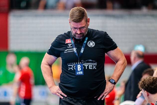 Aaron Ziercke GWD Minden, Coach is disappointed dissatisfied GER, GWD Minden vs SG Flensburg Handewitt, Handball, 1 Bundesliga, Matchday 3, Season 2025 2026, 08 09 2025 GER, GWD Minden vs SG Flensburg Handewitt, Handball, 1 Bundesliga, Matchday 3, Season 2025 2026, 08 09 2025 Luebbecke Copyright: xEibner-Pressefoto JanxRollingerx EP_JSK