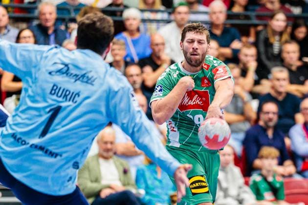 v l Benjamin Buric SG Flensburg Handewitt, 01 , Malte Donker GWD Minden, 39 GER, GWD Minden vs SG Flensburg Handewitt, Handball, 1 Bundesliga, Matchday 3, Season 2025 2026, 08 09 2025 GER, GWD Minden vs SG Flensburg Handewitt, Handball, 1 Bundesliga, Matchday 3, Season 2025 2026, 08 09 2025 Luebbecke Copyright: xEibner-Pressefoto JanxRollingerx EP_JSK