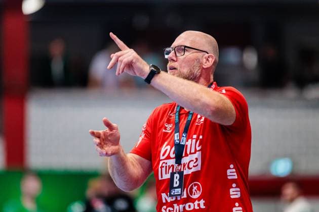 Ales Pajovic (SG Flensburg-Handewitt, Trainer) gestikuliert GER, GWD Minden vs. SG Flensburg-Handewitt, Handball, 1. Bundesliga, 3. Spieltag, Spielzeit 2025 2026, 08.09.2025 GER, GWD Minden vs. SG Flensburg-Handewitt, Handball, 1. Bundesliga, 3. Spieltag, Spielzeit 2025 2026, 08.09.2025 Luebbecke Copyright: xEibner-Pressefoto JanxRollingerx EP_JSK