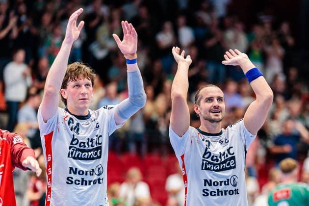 v l Lasse Moeller SG Flensburg Handewitt, 64 , Kent Robin Toennesen SG Flensburg Handewitt, 23 rejoices after 27 40 victory GER, GWD Minden vs SG Flensburg Handewitt, Handball, 1 Bundesliga, Matchday 3, Season 2025 2026, 08 09 2025 GER, GWD Minden vs SG Flensburg Handewitt, Handball, 1 Bundesliga, Matchday 3, Season 2025 2026, 08 09 2025 Luebbecke Copyright: xEibner-Pressefoto JanxRollingerx EP_JSK
