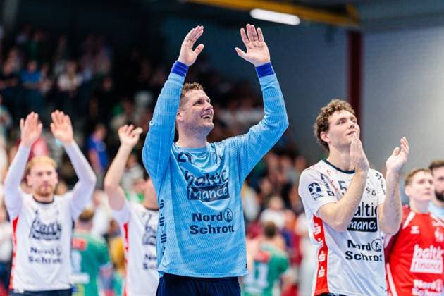 Kevin Moeller SG Flensburg Handewitt, 20 cheers after 27 40 victory GER, GWD Minden vs SG Flensburg Handewitt, Handball, 1 Bundesliga, Matchday 3, Season 2025 2026, 08 09 2025 GER, GWD Minden vs SG Flensburg Handewitt, Handball, 1 Bundesliga, Matchday 3, Season 2025 2026, 08 09 2025 Luebbecke Copyright: xEibner-Pressefoto JanxRollingerx EP_JSK
