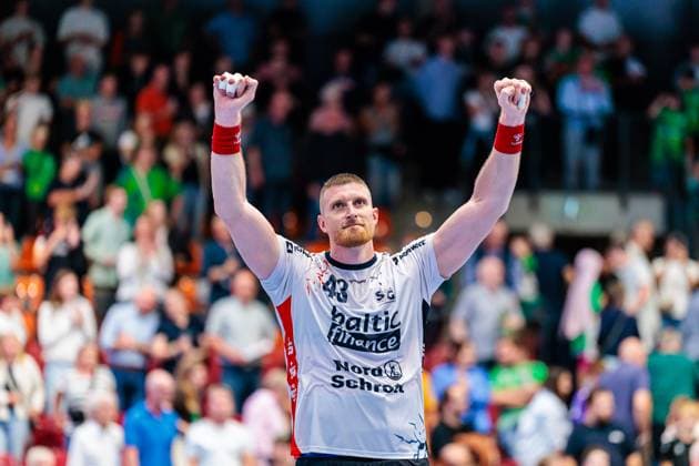 Blaz Blagotinsek SG Flensburg Handewitt, 43 rejoices after 27 40 victory GER, GWD Minden vs SG Flensburg Handewitt, Handball, 1 Bundesliga, Matchday 3, Season 2025 2026, 08 09 2025 GER, GWD Minden vs SG Flensburg Handewitt, Handball, 1 Bundesliga, Matchday 3, Season 2025 2026, 08 09 2025 Luebbecke Copyright: xEibner-Pressefoto JanxRollingerx EP_JSK