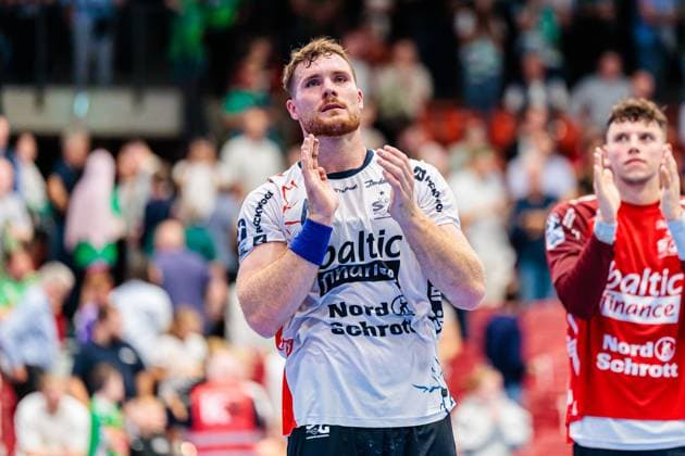 Johannes Golla SG Flensburg Handewitt, 04 rejoices after 27 40 victory GER, GWD Minden vs SG Flensburg Handewitt, Handball, 1 Bundesliga, Matchday 3, Season 2025 2026, 08 09 2025 GER, GWD Minden vs SG Flensburg Handewitt, Handball, 1 Bundesliga, Matchday 3, Season 2025 2026, 08 09 2025 Luebbecke Copyright: xEibner-Pressefoto JanxRollingerx EP_JSK