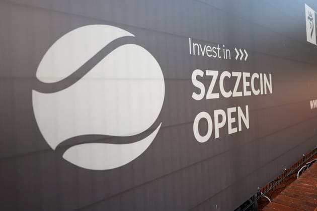 SZCZECIN, 08.09.2025 TURNIEJ TENISA ZIEMNEGO ATP, Tennis Herren CHALLENGER INVEST IN SZCZECIN OPEN 2025 NZ LOGO INVEST IN SZCZECIN NA BANERZE NA KORCIE FOT. KRZYSZTOF CICHOMSKI NEWSPIX.PL --- newspix.pl 