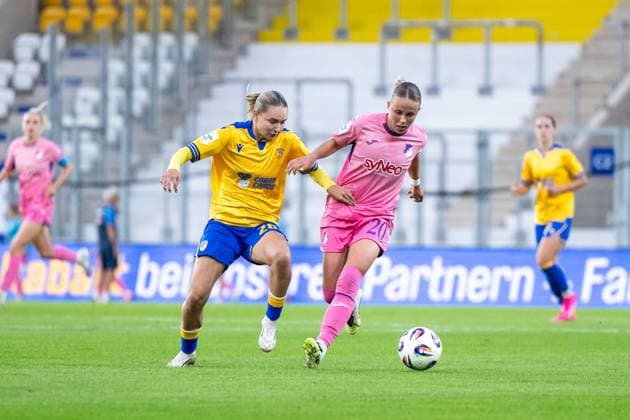 Laura Gloning TSG Hoffenheim, 20 in duel with Emily Reske Carl Zeiss Jena, 28 , GER, TSG 1899 Hoffenheim vs FC Carl Zeiss Jena, Football Google Pixel Womens Bundesliga, 1 Matchday, Season 2025 2026, 08 09 2025 DFB regulations prohibit any use of photographs as image sequences and or quasi video GER, TSG 1899 Hoffenheim vs FC Carl Zeiss Jena, Football Google Pixel Womens Bundesliga, 1 Matchday, Season 2025 2026, 08 09 2025 Jena Copyright: xEibner-Pressefoto Memmlerx EP_MMR
