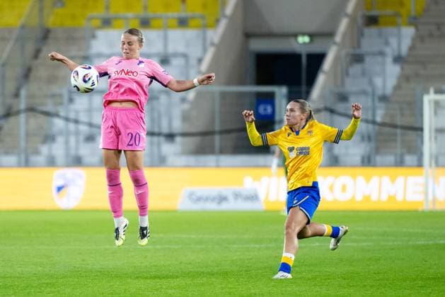 Laura Gloning TSG Hoffenheim, 20 on the ball, next to her Emily Reske Carl Zeiss Jena, 28 , GER, TSG 1899 Hoffenheim vs FC Carl Zeiss Jena, Football Google Pixel Womens Bundesliga, 1 Matchday, Season 2025 2026, 08 09 2025 DFB regulations prohibit any use of photographs as image sequences and or quasi video GER, TSG 1899 Hoffenheim vs FC Carl Zeiss Jena, Football Google Pixel Womens Bundesliga, 1 Matchday, Season 2025 2026, 08 09 2025 Jena Copyright: xEibner-Pressefoto Memmlerx EP_MMR