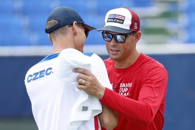 Non-playing captain Tomas Berdych and non-playing captain Bob Bryan of Team USA greet each other during the preparation for the US-Czech Republic qualifying match for the final group of the Davis Cup 2025 at the Delray Beach Tennis Center in Delray Beach, USA. 08.09.2025, Delray Beach, USA. (CTKxPhoto PavelxLebeda) CTKPhotoF202509080028801  CTKPhotoF202509080028801