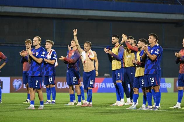 Croatia, Zagreb, 080925. Croatian players with Luka Modric celebrate at the end of the group L qualifying match for the 2026 World Cup, Croatia - Montenegro at Maksimir Stadium. Photo: Goran Mehkek CROPIX Zagreb Croatia Copyright: xxGoranxMehkekx xCROPIXx gm_hrvatska_cg120-080925