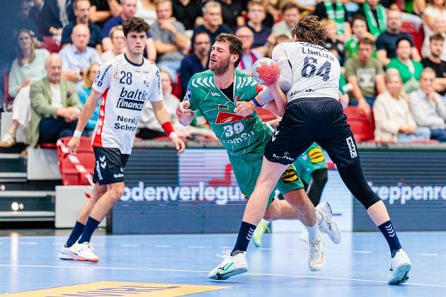 v l Malte Donker GWD Minden, 39 , Lasse Moeller SG Flensburg Handewitt, 64 GER, GWD Minden vs SG Flensburg Handewitt, Handball, 1 Bundesliga, Matchday 3, Season 2025 2026, 08 09 2025 GER, GWD Minden vs SG Flensburg Handewitt, Handball, 1 Bundesliga, Matchday 3, Season 2025 2026, 08 09 2025 Luebbecke Copyright: xEibner-Pressefoto JanxRollingerx EP_JSK