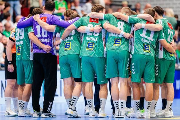 Welcome of the teams GER, GWD Minden vs SG Flensburg Handewitt, Handball, 1 Bundesliga, Matchday 3, Season 2025 2026, 08 09 2025 GER, GWD Minden vs SG Flensburg Handewitt, Handball, 1 Bundesliga, Matchday 3, Season 2025 2026, 08 09 2025 Luebbecke Copyright: xEibner-Pressefoto JanxRollingerx EP_JSK