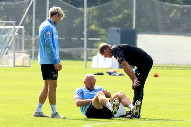 DEU, DFL, 2 FBL Hertha BSC, Training, 09 09 2025, Sportforum, Berlin, DEU, DFL, 2 FBL Hertha BSC, Training, im Bild Toni Leistner Hertha BSC Berlin 37 , Dawid Kownacki Hertha BSC Berlin 9 , Juergen Lange Therapeut Hertha BSC DFL regulations prohibit any use of Photographs as image sequences and or quasi video nordphotoxGmbHx xEngler nph00076