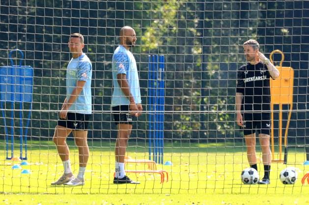 DEU, DFL, 2 FBL Hertha BSC, Training, 09 09 2025, Sportforum, Berlin, DEU, DFL, 2 FBL Hertha BSC, Training, im Bild Paul Seguin Hertha BSC Berlin 30 , John Anthony Brooks Hertha BSC Berlin 25 , Fitnessstrainer Hendrik Vieth Hertha BSC DFL regulations prohibit any use of Photographs as image sequences and or quasi video nordphotoxGmbHx xEngler nph00076