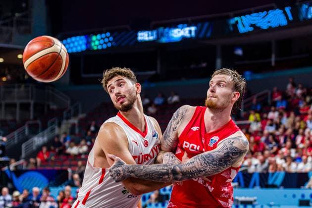 XIAOMI ARENA, RYGA 09.09.2025 MISTRZOSTWA EUROPY W KOSZYKOWCE FIBA EUROBASKET 2025 CWIERCFINAL QUARTER-FINALS TURCJA - POLSKA TURKIYE - POLAND NZ SENGUN ALPEREN (23), BALCEROWSKI ALEKSANDER (2) Pawel Pietranik Newspix.pl --- Newspix.pl POLAND OUT!  PIETRANIK090925_039