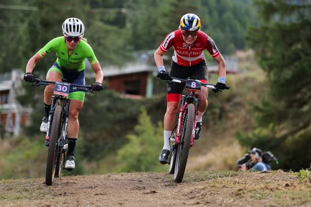 2025 UCI Mountain Bike World Championships Picture by Alex Whitehead SWpix.com - 08 09 2025 - Cycling - 2025 UCI Mountain Bike World Championships - Cross-country Short Track - Zermatt, Valais, Switzerland - Women Elite Final - Laura Stigger (Austria), Vita Movrin (Slovenia) Copyright: x xSWpix.comx(t axPhotographyxHubxLtd)xAlexxWhitehead SWpix.comx SWP-3030-3086