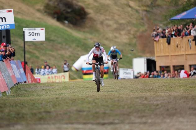 2025 UCI Mountain Bike World Championships Picture by Alex Whitehead SWpix.com - 08 09 2025 - Cycling - 2025 UCI Mountain Bike World Championships - Cross-country Short Track - Zermatt, Valais, Switzerland - Women Elite Final - Alessandra Keller (Switzerland) wins the Women Elite Cross-country Short Track World Championship, WM, Weltmeisterschaft Copyright: x xSWpix.comx(t axPhotographyxHubxLtd)xAlexxWhitehead SWpix.comx SWP-3030-3096