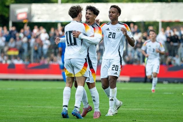 Tor zum 1:0 durch Laurin Ulrich (Deutschland, 08), mit Ibrahimovic, Arijon (Deutschland U20, 07) und Ouedraogo, Assan (Deutschland U20, 20), GER, Deutschland vs. Italien, Fussball, U20 Elite League, 2. Spieltag, Spielzeit 2025 2026, 09.09.2025, Eibner-Pressefoto Sascha Walther GER, Deutschland vs. Italien, Fussball, U20 Elite League, 2. Spieltag, Spielzeit 2025 2026, 09.09.2025 Reutlingen *** Goal for 1 0 by Laurin Ulrich Germany, 08 , with Ibrahimovic, Arijon Germany U20, 07 and Ouedraogo, Assan Germany U20, 20 , GER, Germany v Italy, Football, U20 Elite League, Matchday 2, Season 2025 2026, 09 09 2025, Eibner Pressefoto Sascha Walther GER, Germany v Italy, Football, U20 Elite League, Matchday 2, Season 2025 2026, 09 09 2025 Reutlingen Copyright: xEibner-Pressefotox EP_SWA