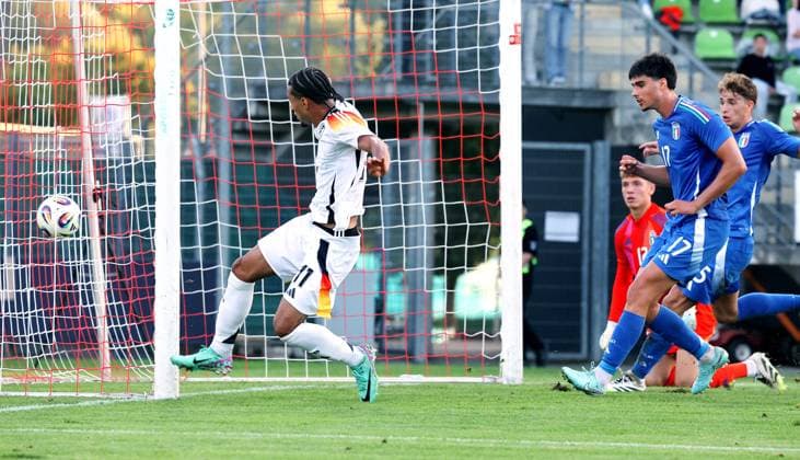 Reutlingen , International soccer match U20 Germany vs U20 Italy , Goal for 2 0 , Paris brunner GER scores the goal for 2 0